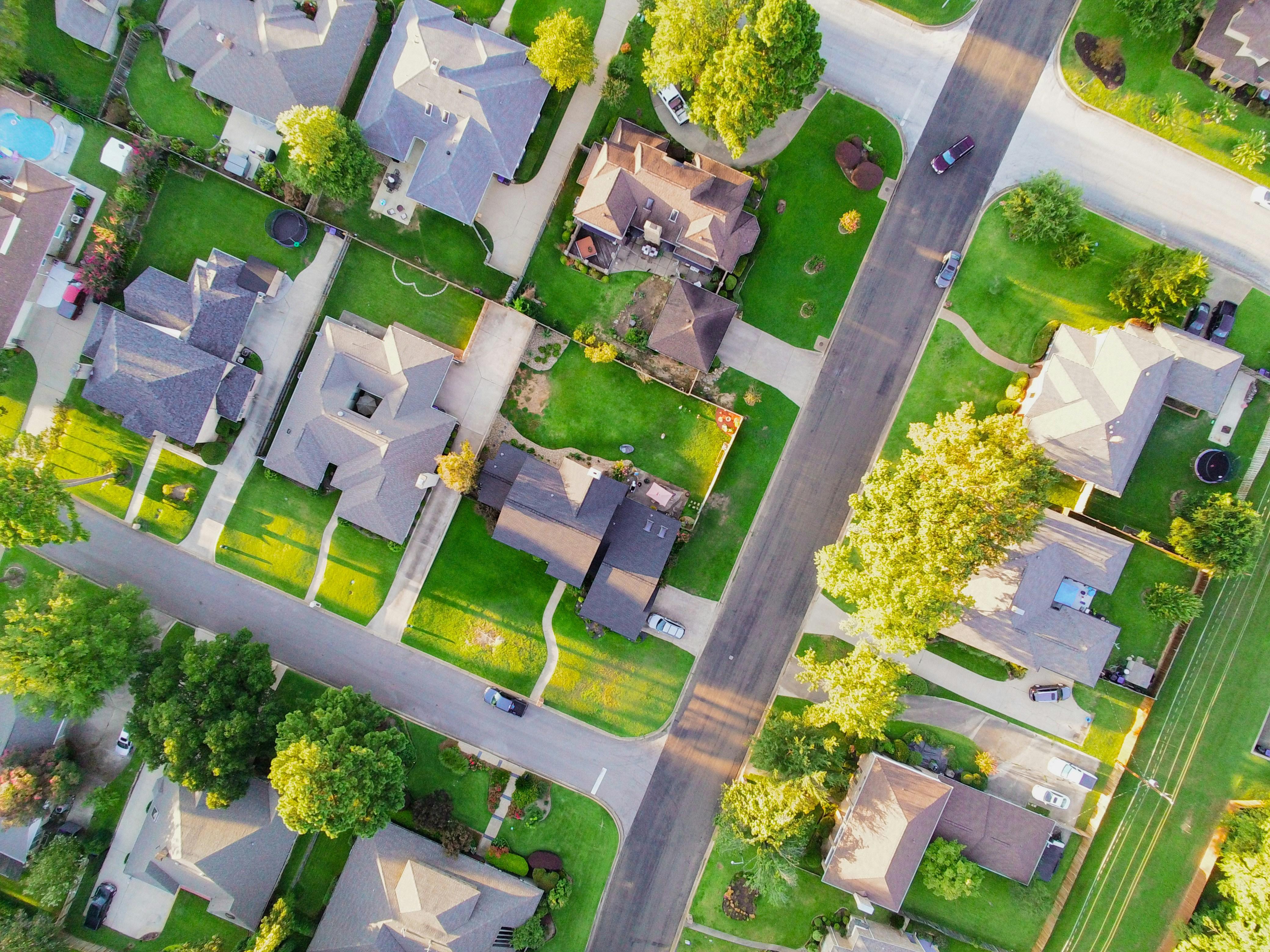 How to Choose the Best Neighborhood to Live In: Key Factors You Need to Consider